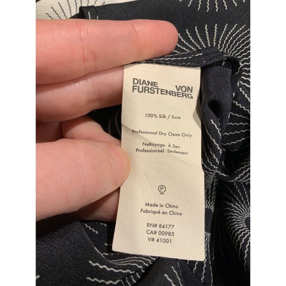 Diane Von Furstenberg Black & White 100% Silk Sunburst Pattern Tank Top, Size L - Picture 7 of 7